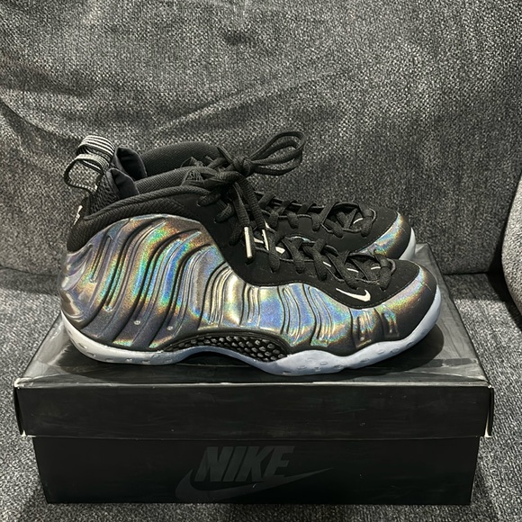 nike foamposite hologram